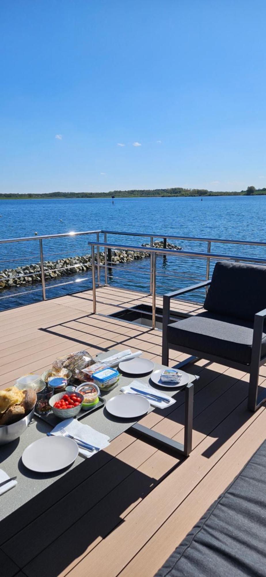 Готель Modernes Festliegendes Hausboot Mit Grosszuegiger Dachterrasse Und Ruderboot Ребель Екстер'єр фото