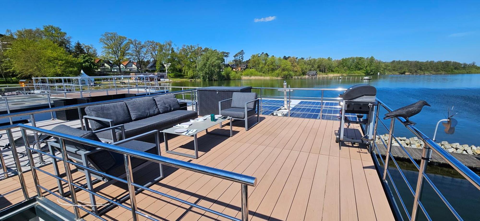 Готель Modernes Festliegendes Hausboot Mit Grosszuegiger Dachterrasse Und Ruderboot Ребель Екстер'єр фото